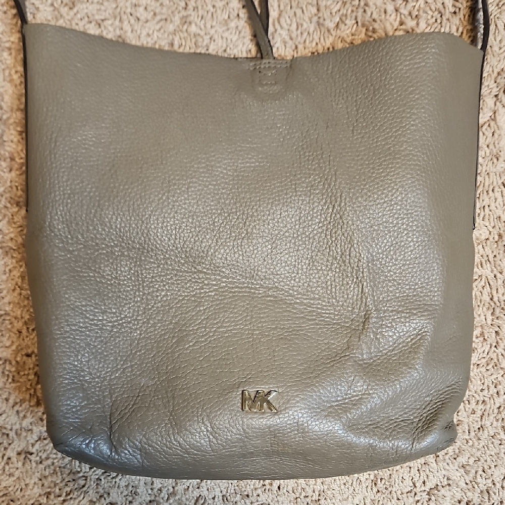 Michael Kors Junie Large Pebbled Leather Messenger Bag - Picture 6 of 16